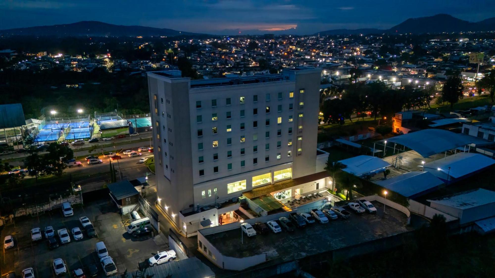 Holiday Inn Uruapan By Ihg Dış mekan fotoğraf