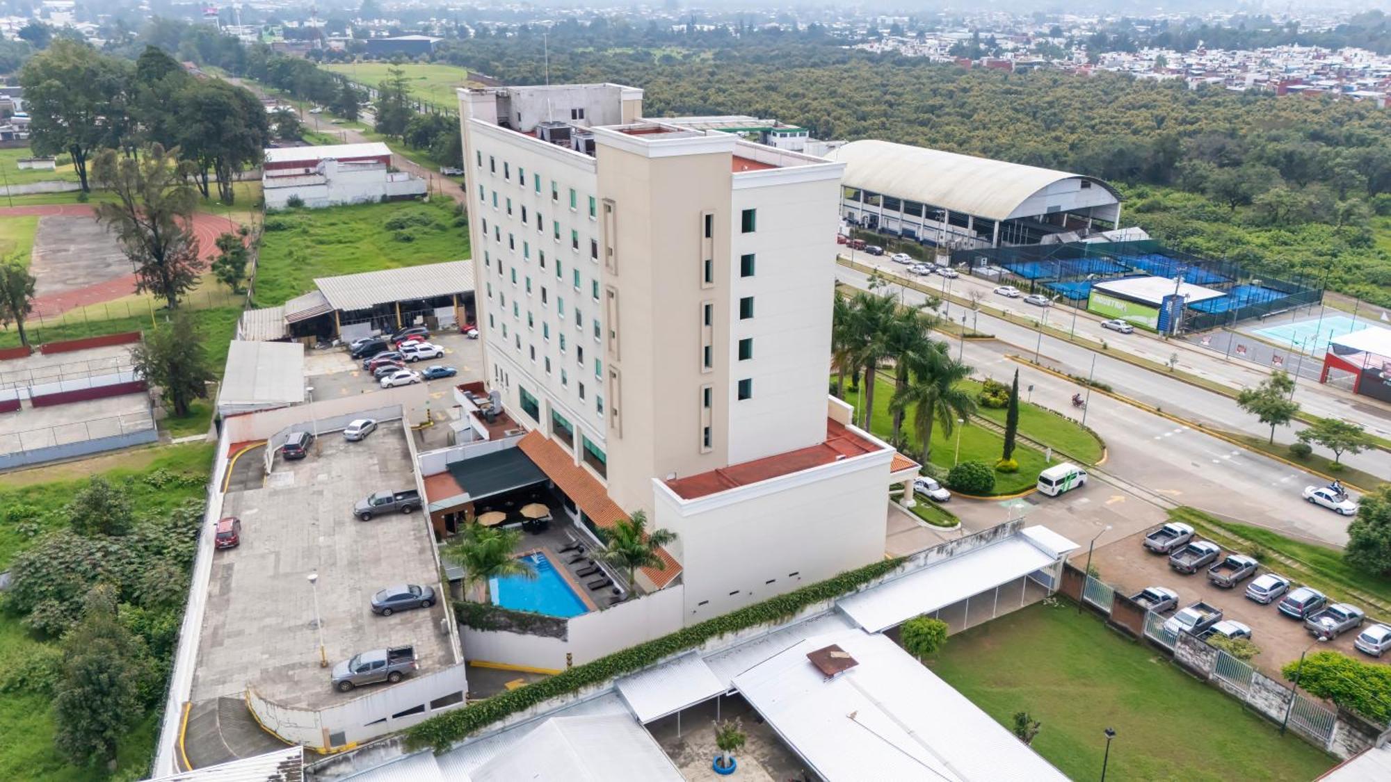 Holiday Inn Uruapan By Ihg Dış mekan fotoğraf